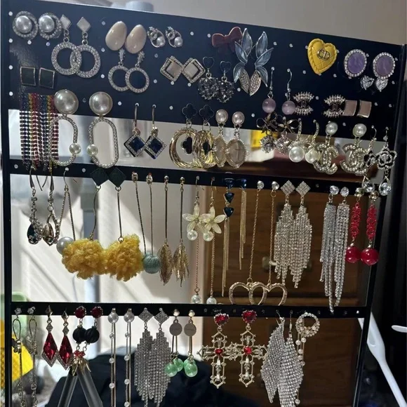 Earrings - Picture 1 of 1